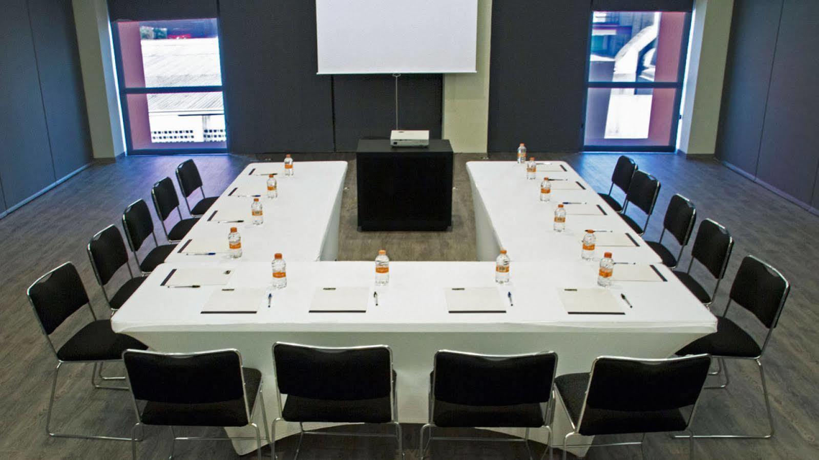 Express By Marriott Galerias Hotel 4*